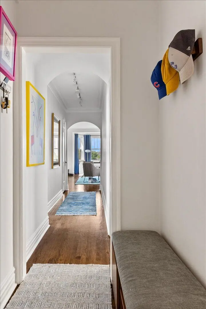 609 W Stratford Place
