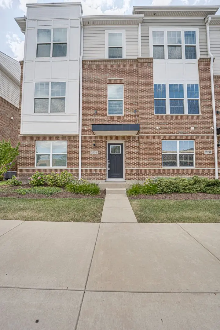 2939 SHOWPLACE Drive