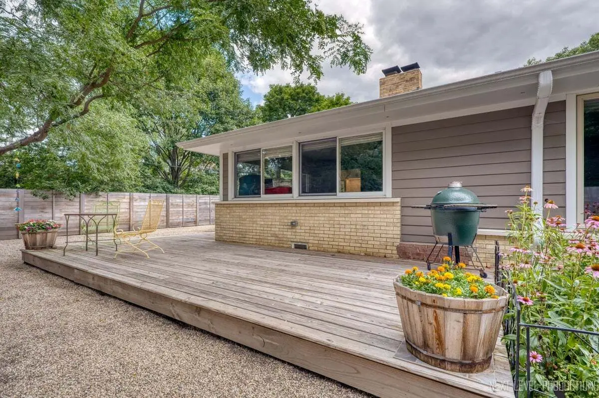 24 W Stonegate Drive