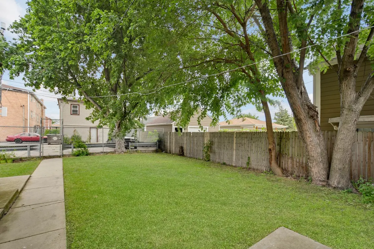 2854 W 38th Place