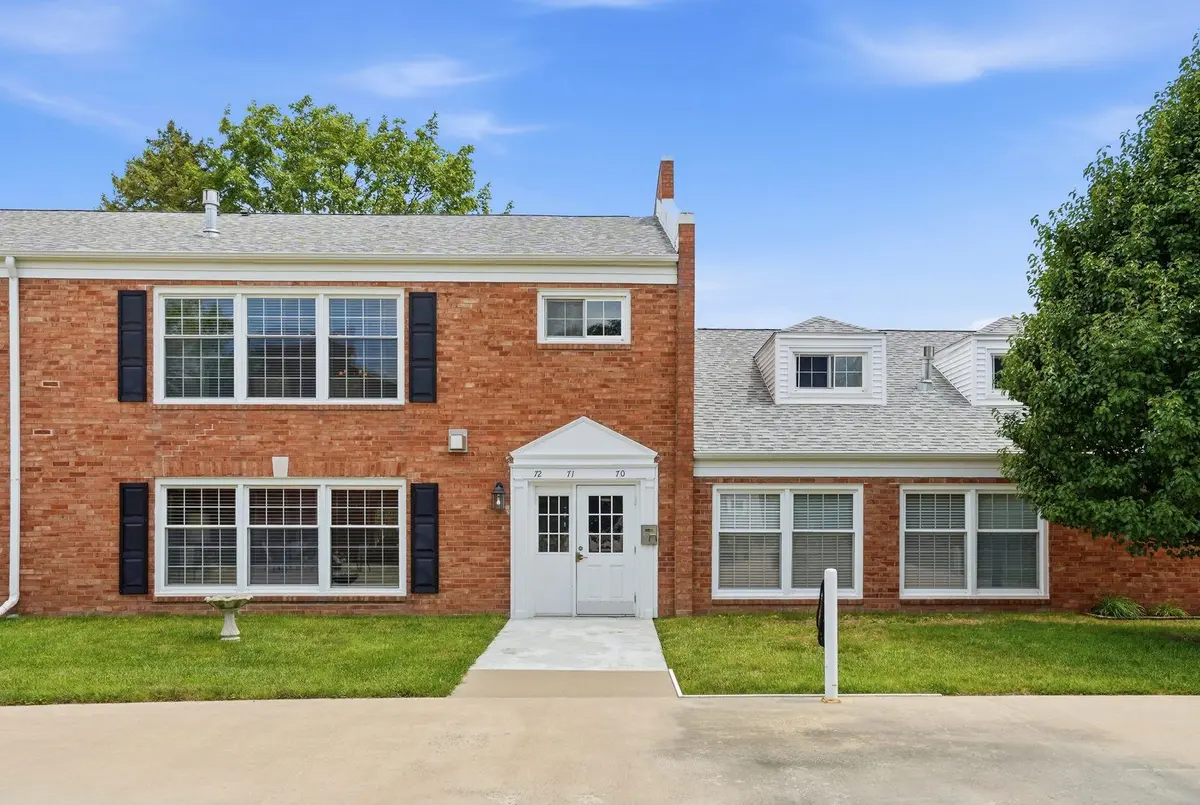 3215 E LOCUST Street