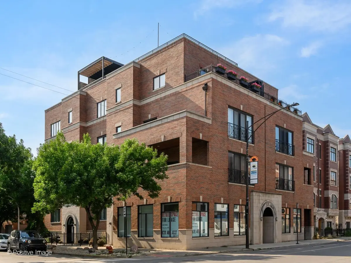 802 W WOLFRAM Street