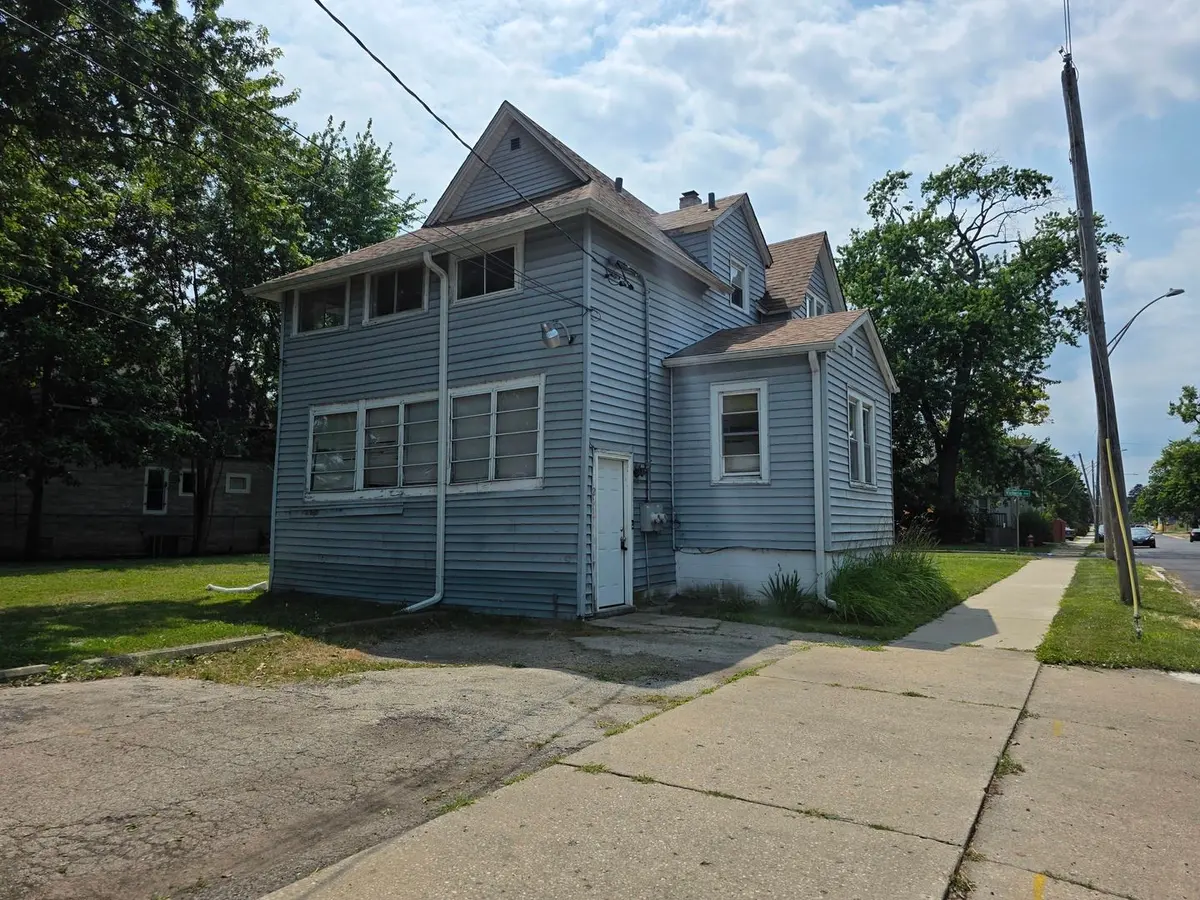 1801 Victoria Avenue