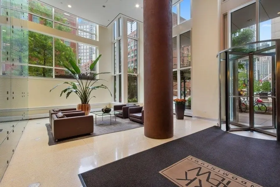 505 N MCCLURG Court