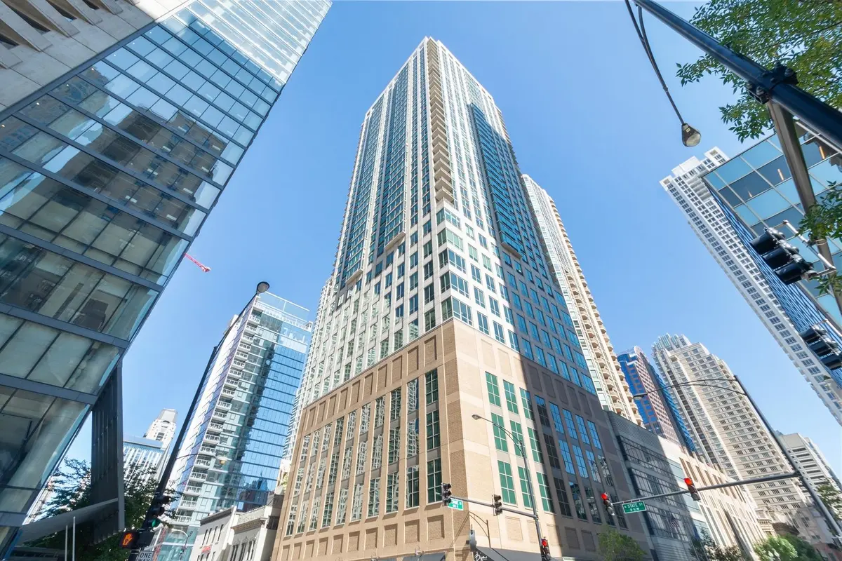 2 E Erie Street
