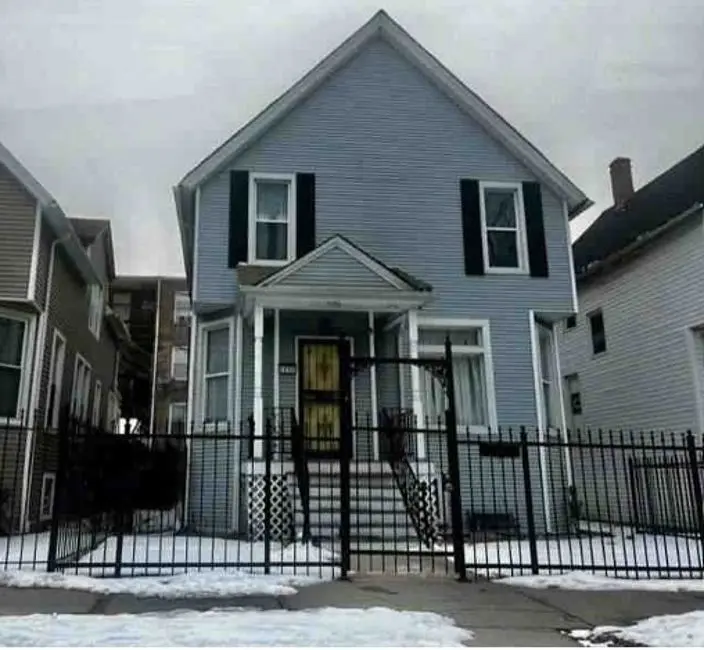 5816 W Fulton Street