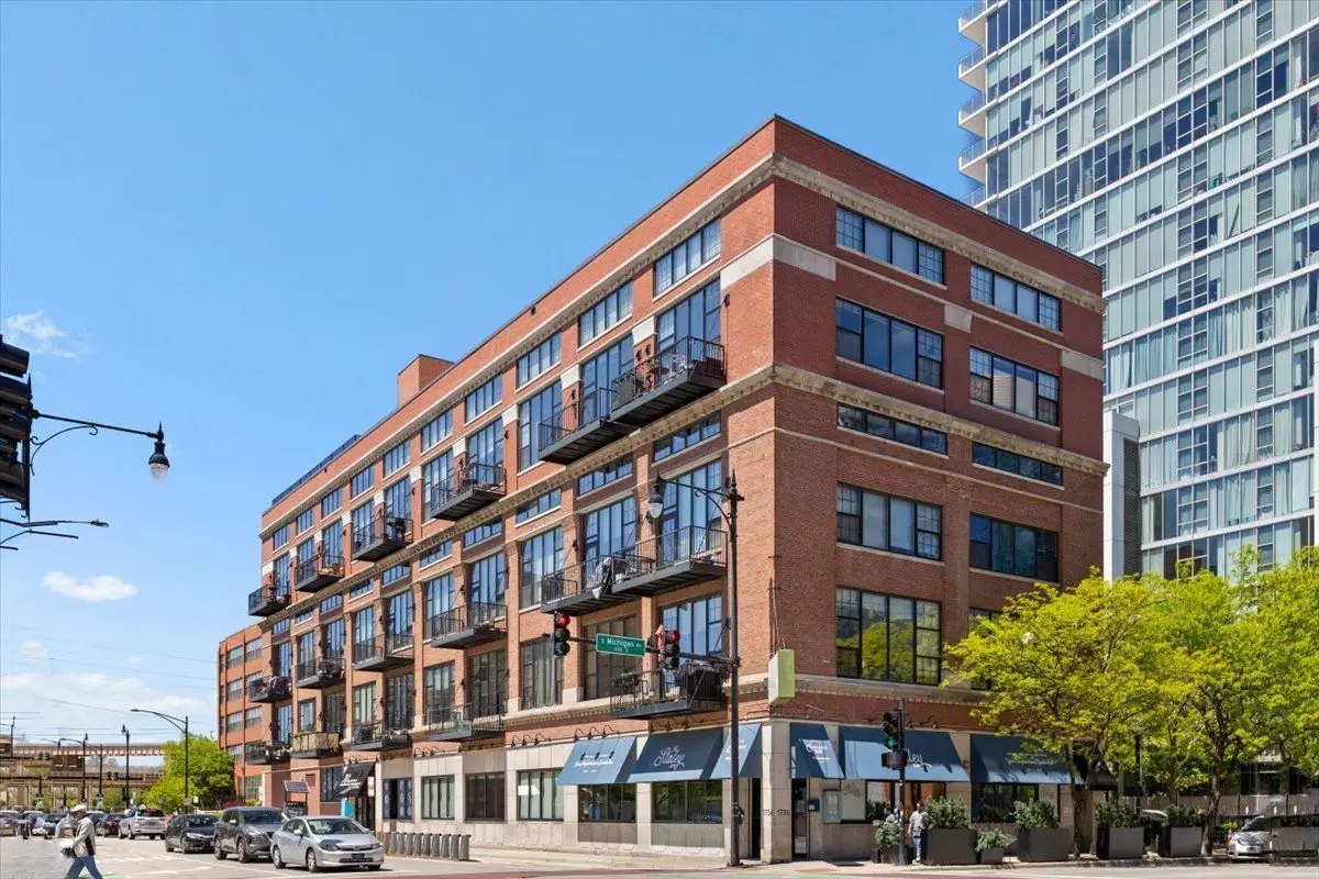 70 E 18TH Street