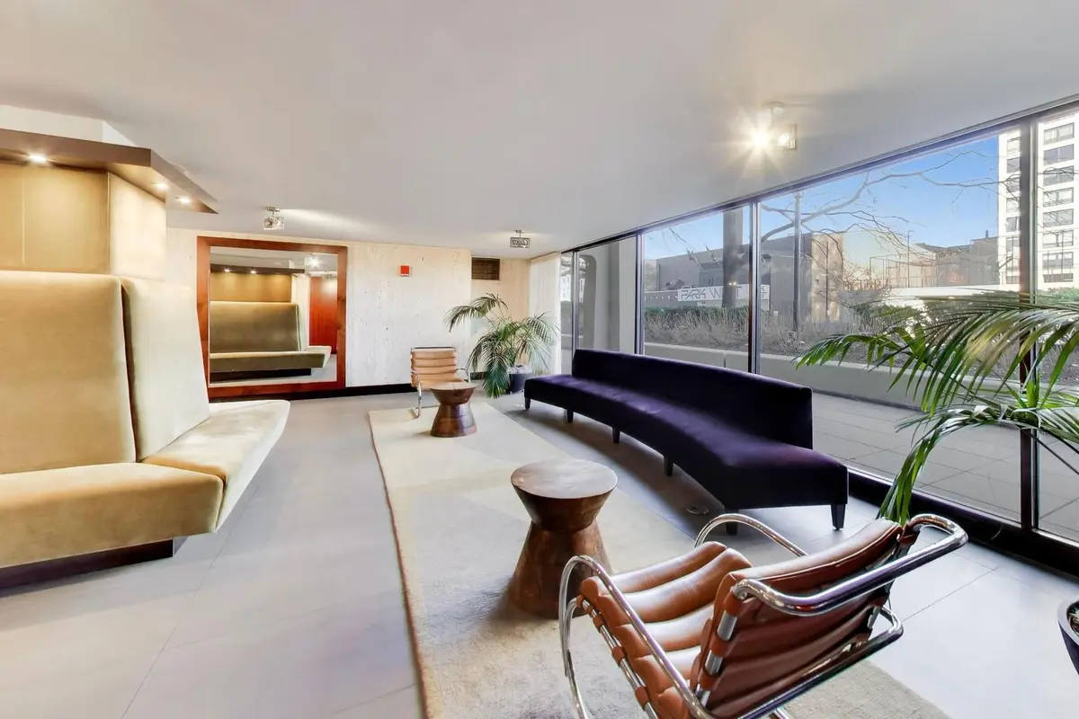 1960 N Lincoln Park West Avenue