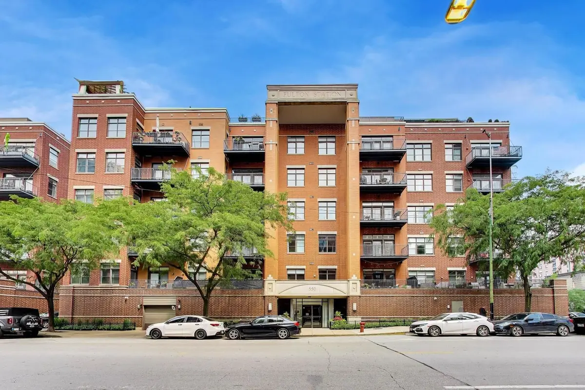 550 W Fulton Street