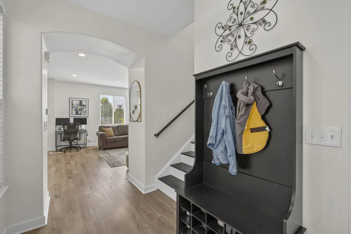 1523 W REMINGTON Lane