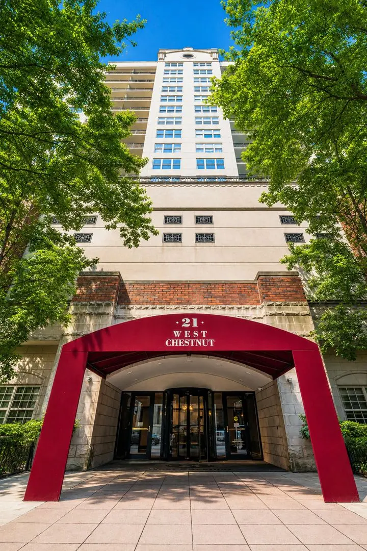 21 W CHESTNUT Street