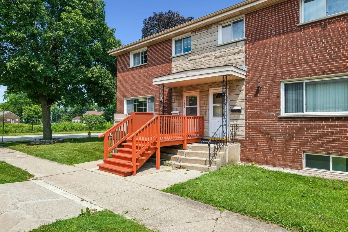 521 James Court
