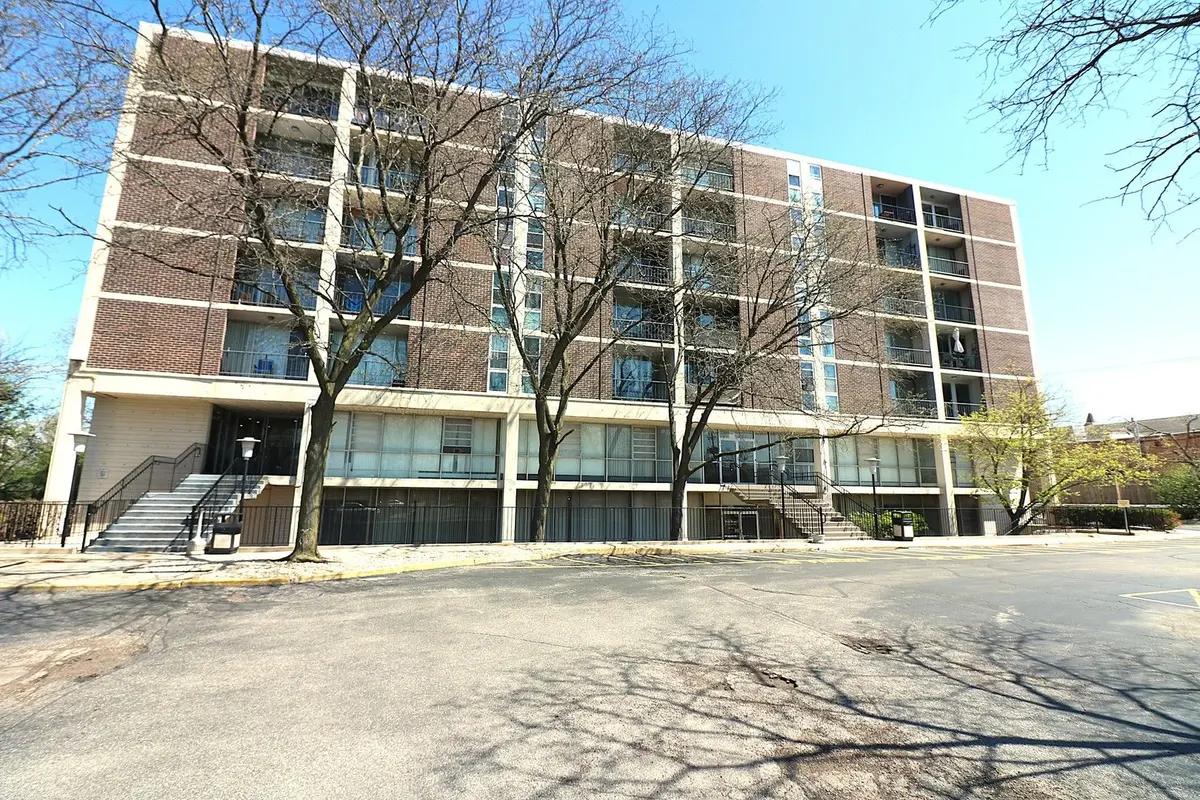 1043 S York Road