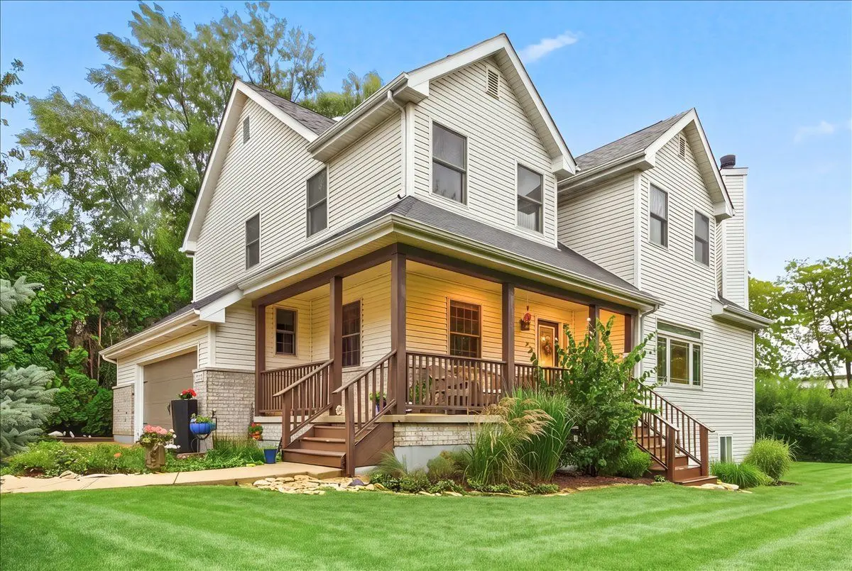 2S590 Seraph Holmes Court