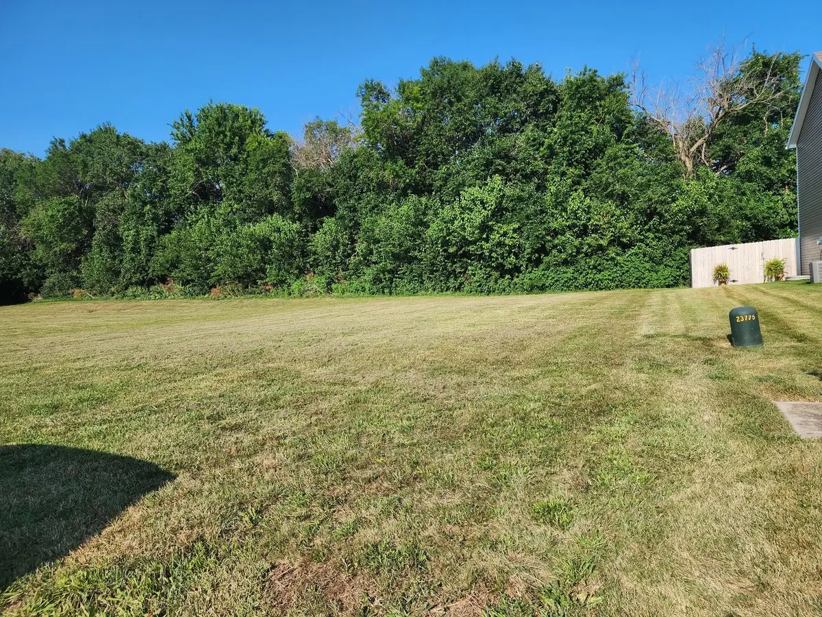 10 Lone Oak Court