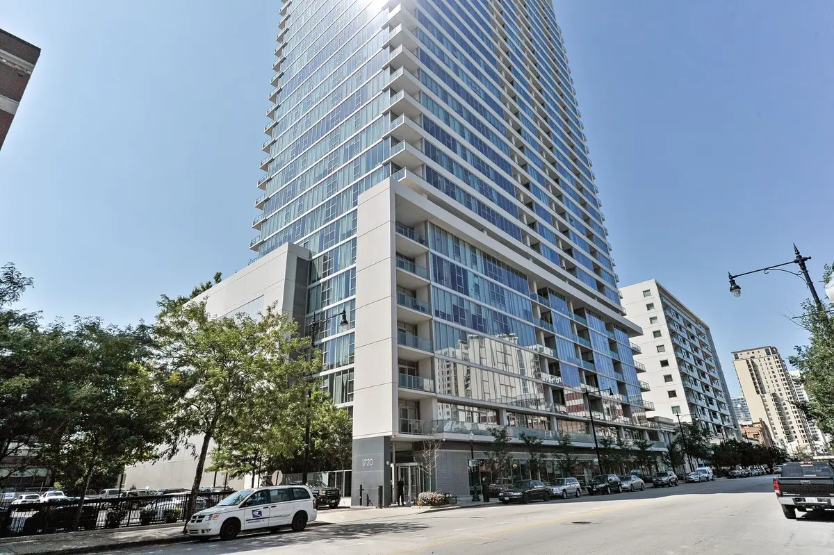 1720 S MICHIGAN Avenue