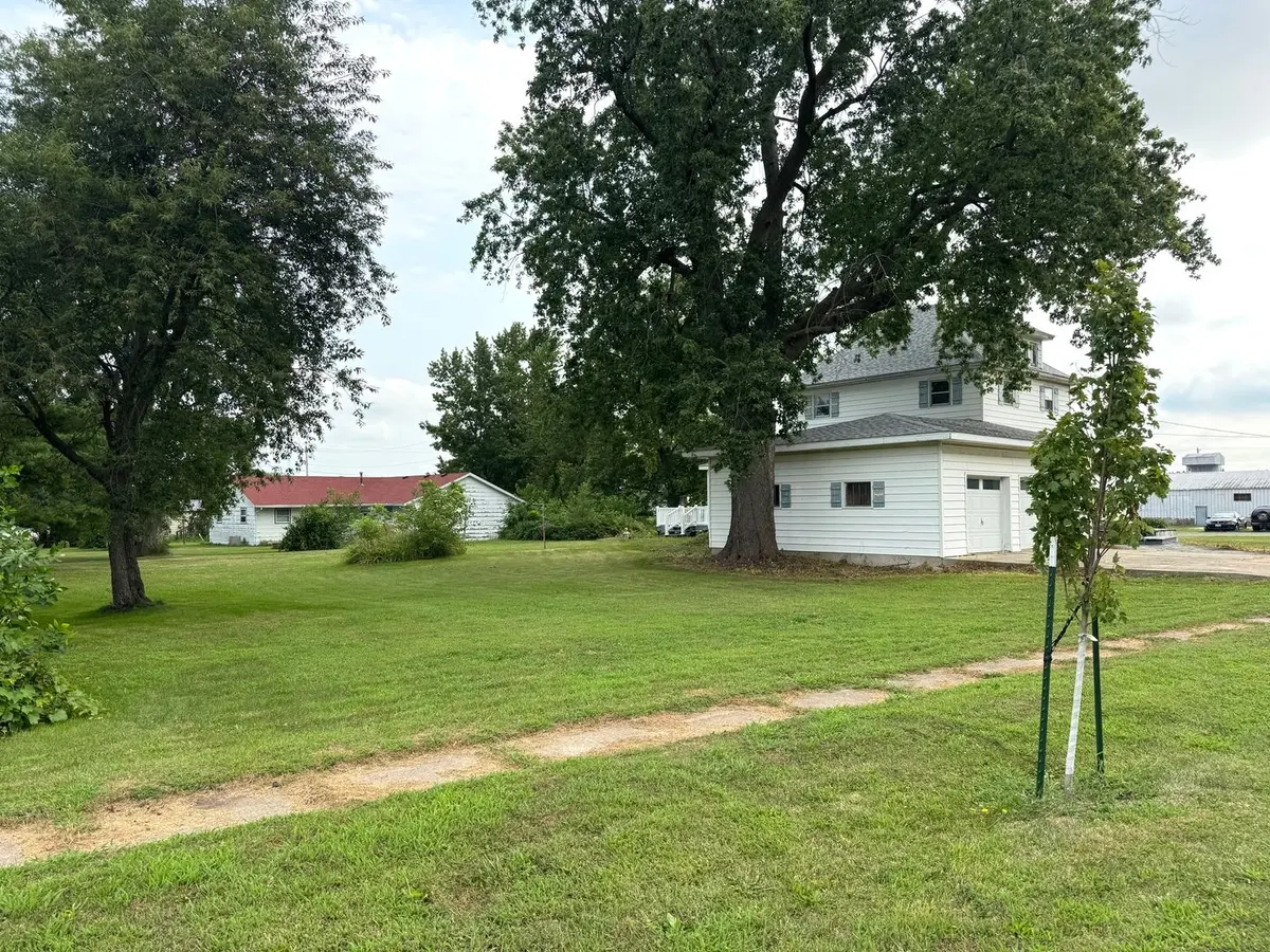 128 East North Railroad Street
