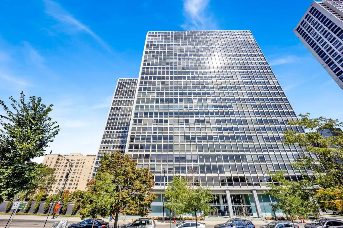 330 W Diversey Parkway