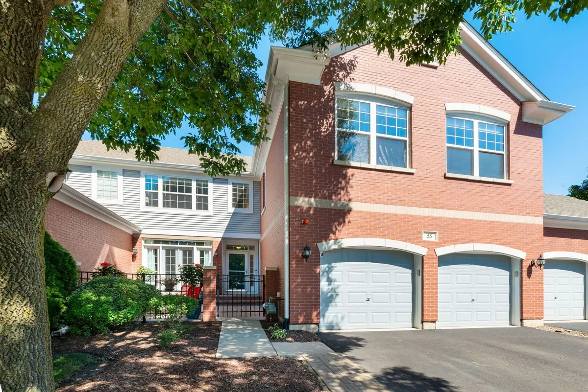 55 Lakebreeze Court