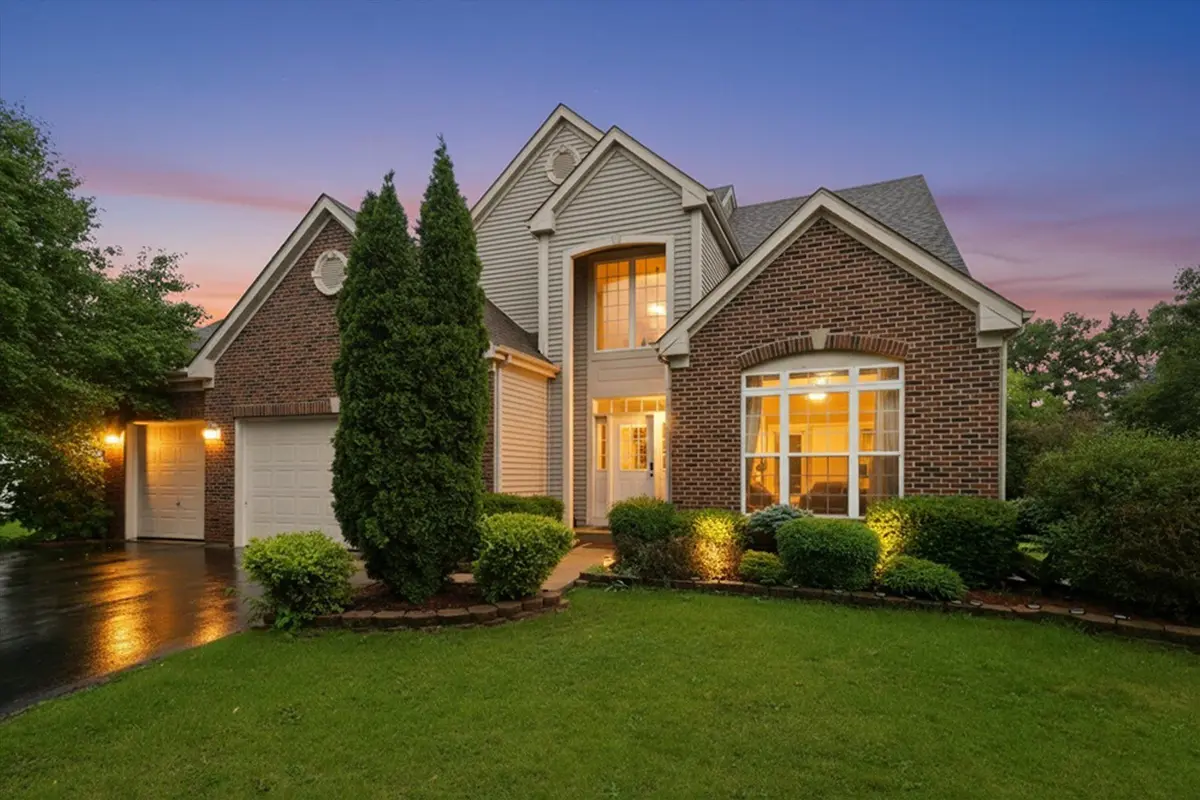 1571 Woodland Lane