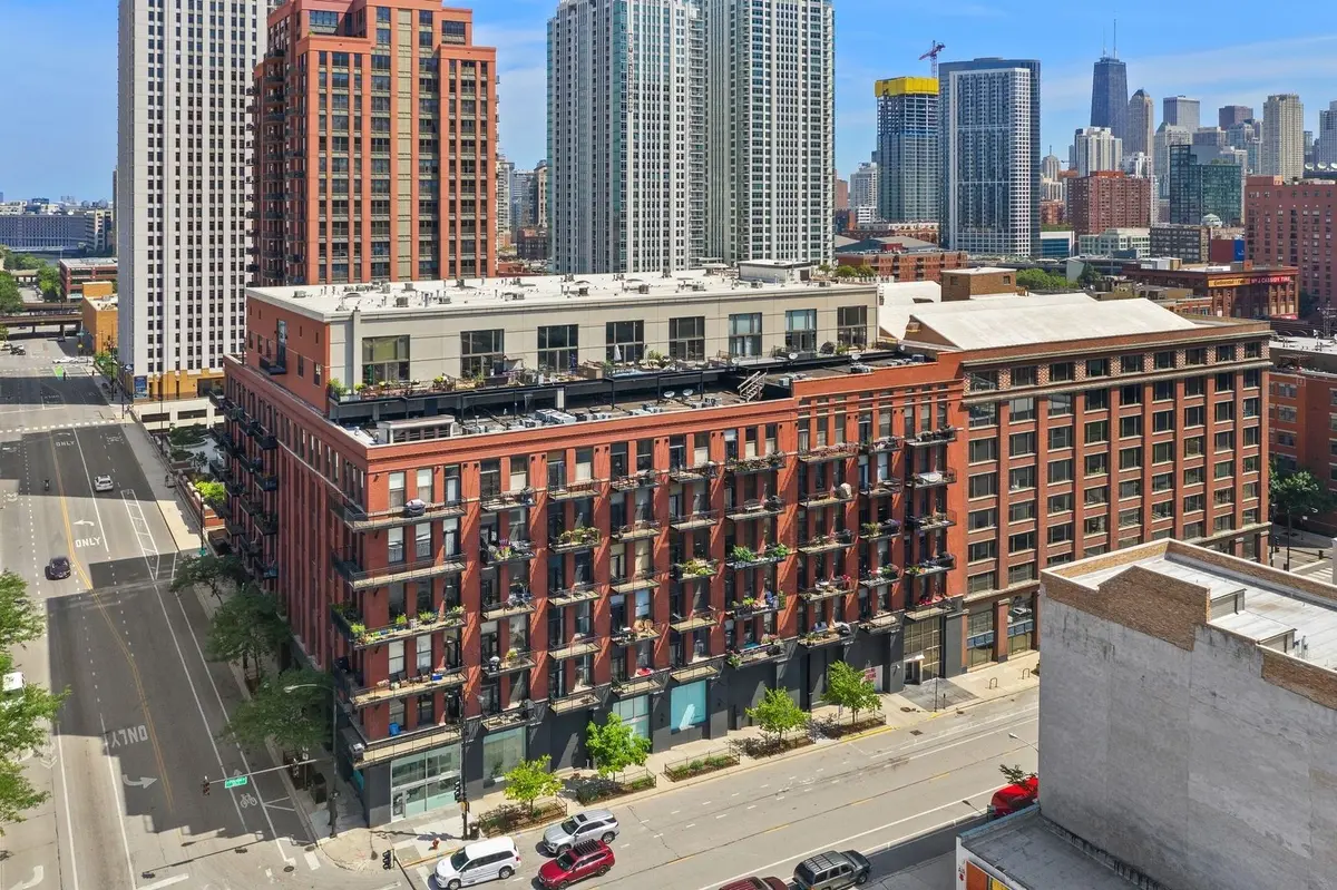 616 W Fulton Street