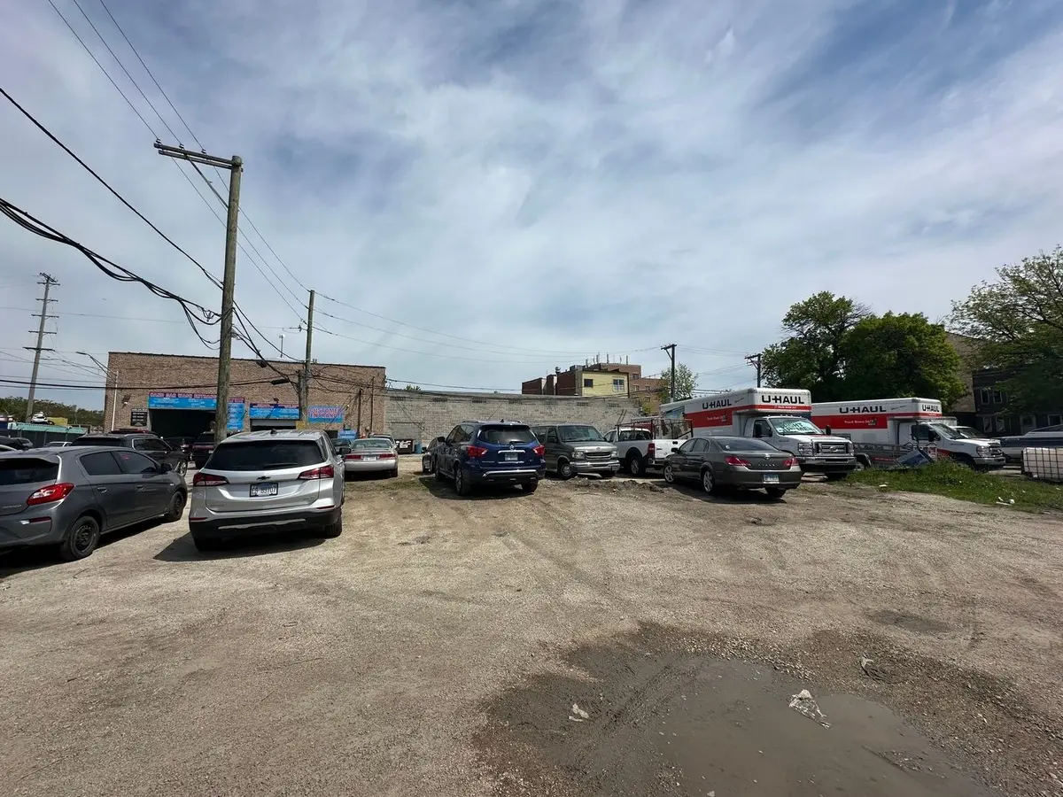 3110-3118 S Shields Avenue