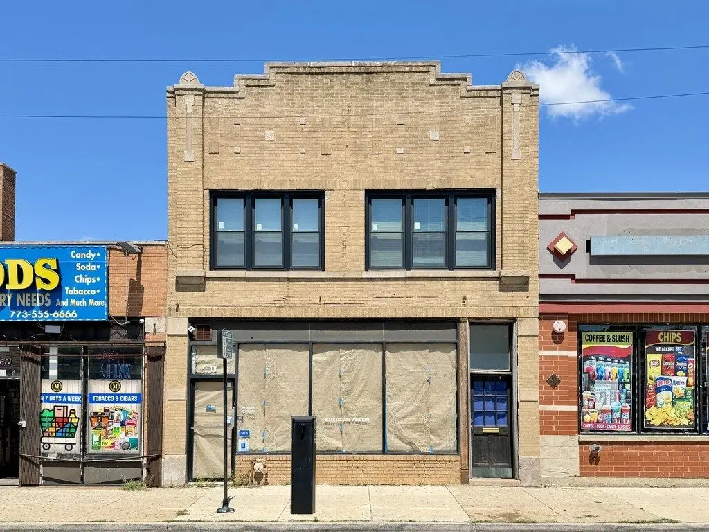 6018 W NORTH Avenue