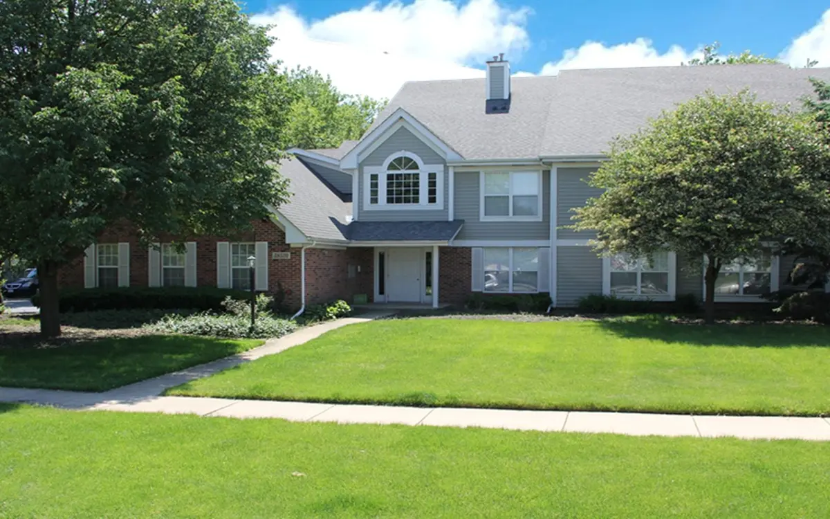5S530 Paxton Drive