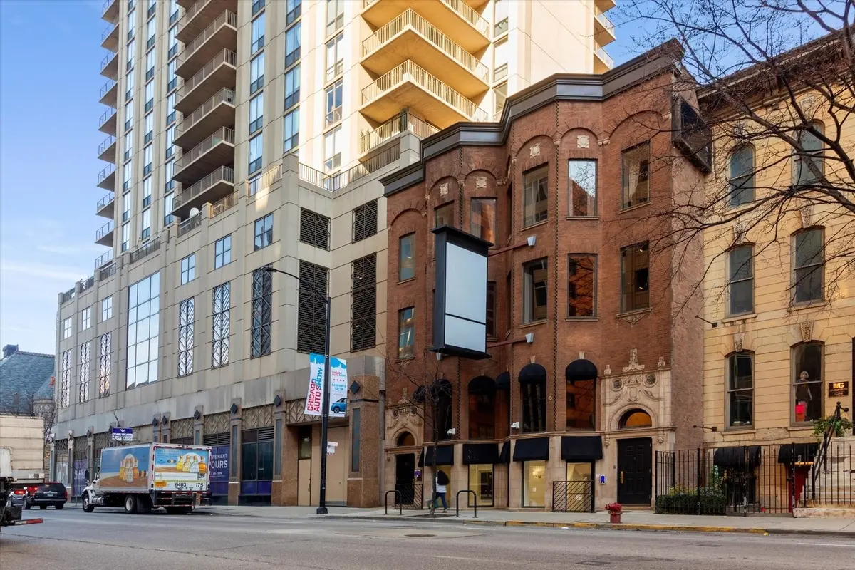 22 W Ontario Street