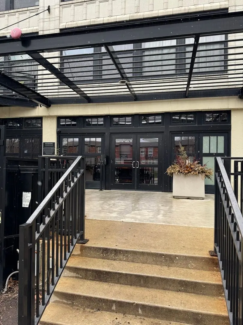 1069 W 14th Place