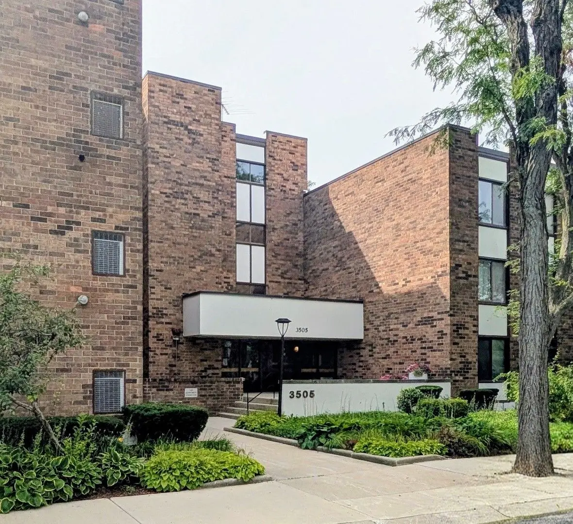 3505 Lakeview Drive