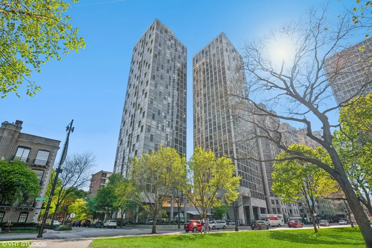 345 W Fullerton Parkway