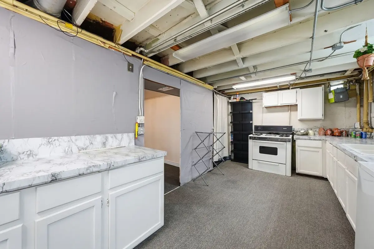 3749 W 78th Place