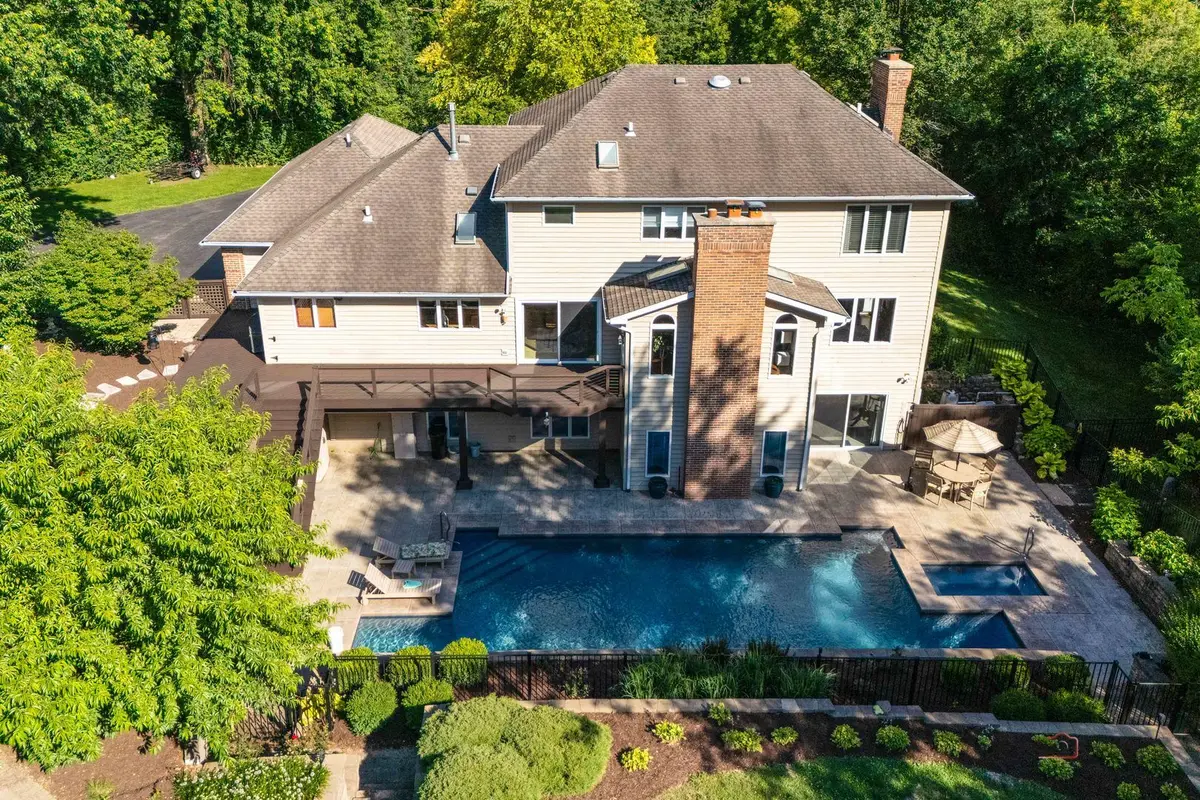 4525 Red Oak Lane