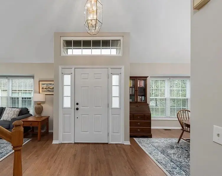 27W220 Chelsea Circle N