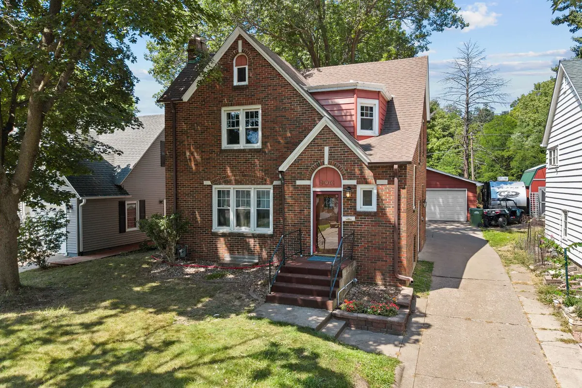 806 N 4th Street