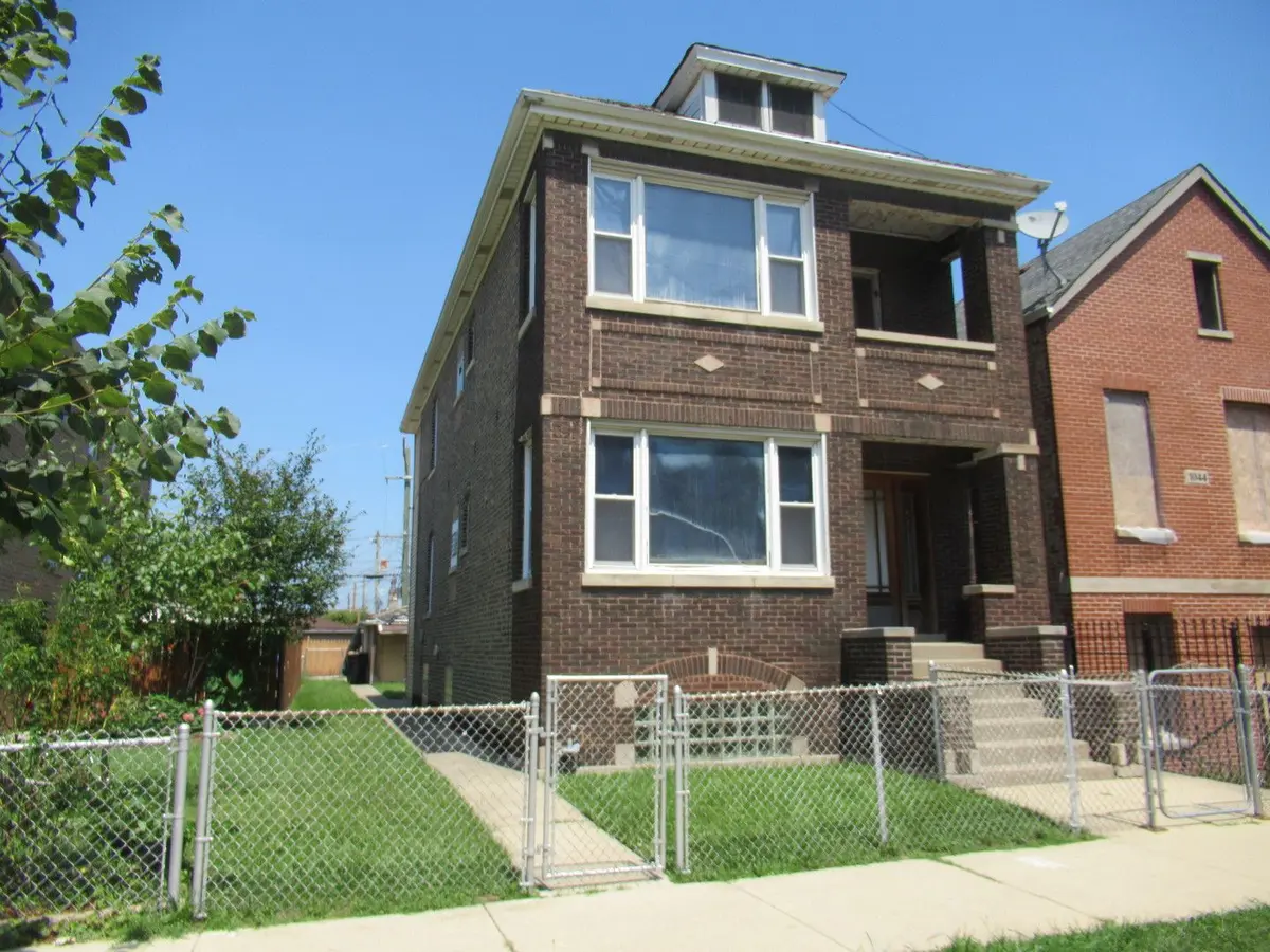 1046 W 34th Place