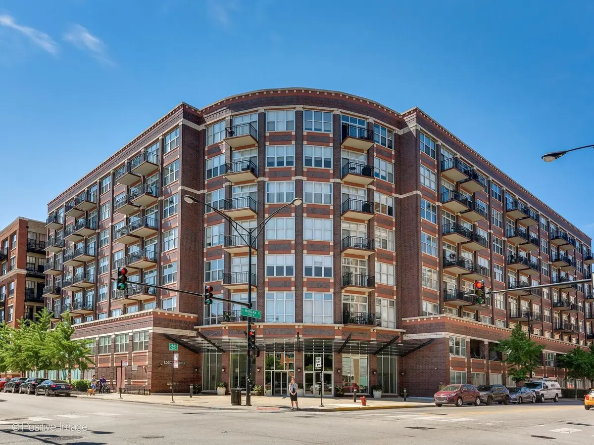 1000 W Adams Street