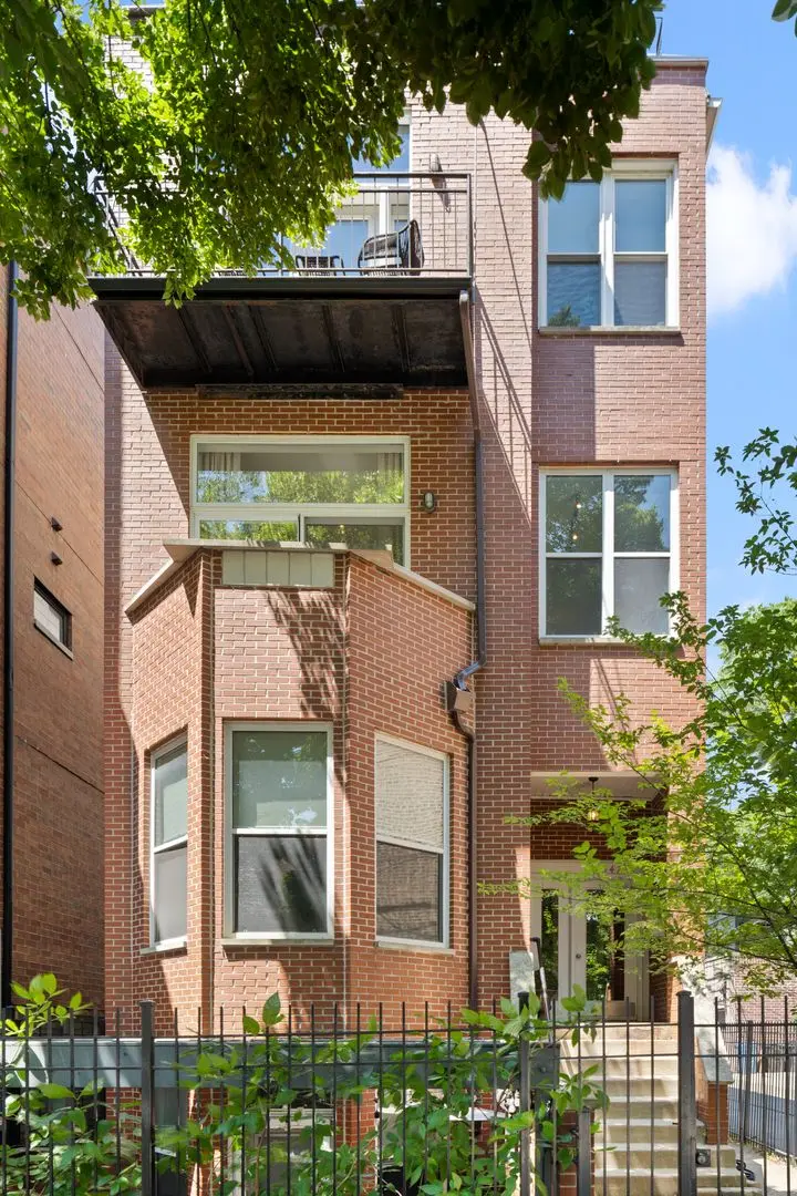 2542 N Seminary Avenue