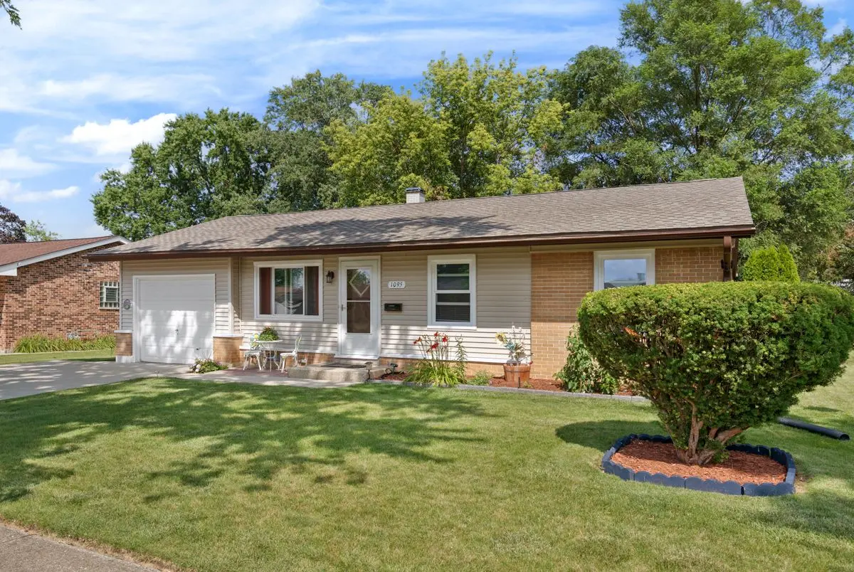 1095 Hickory Lane