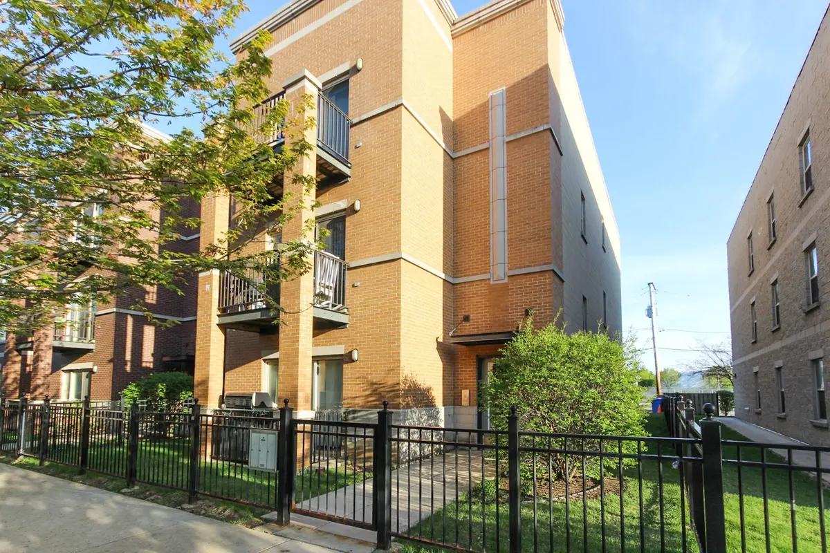 1153 W Washburne Avenue