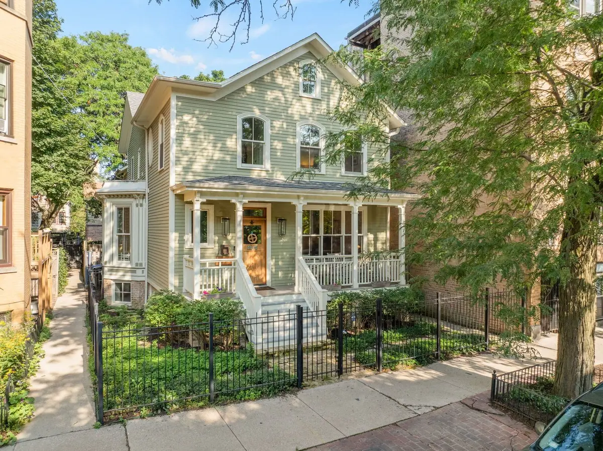 2347 N Geneva Terrace
