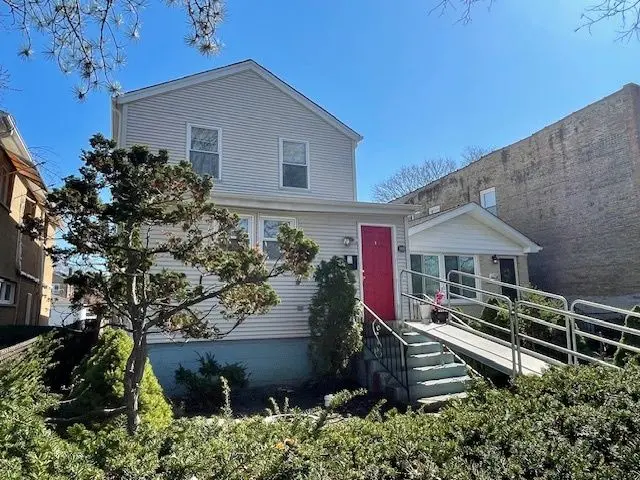 1925 GREY Avenue