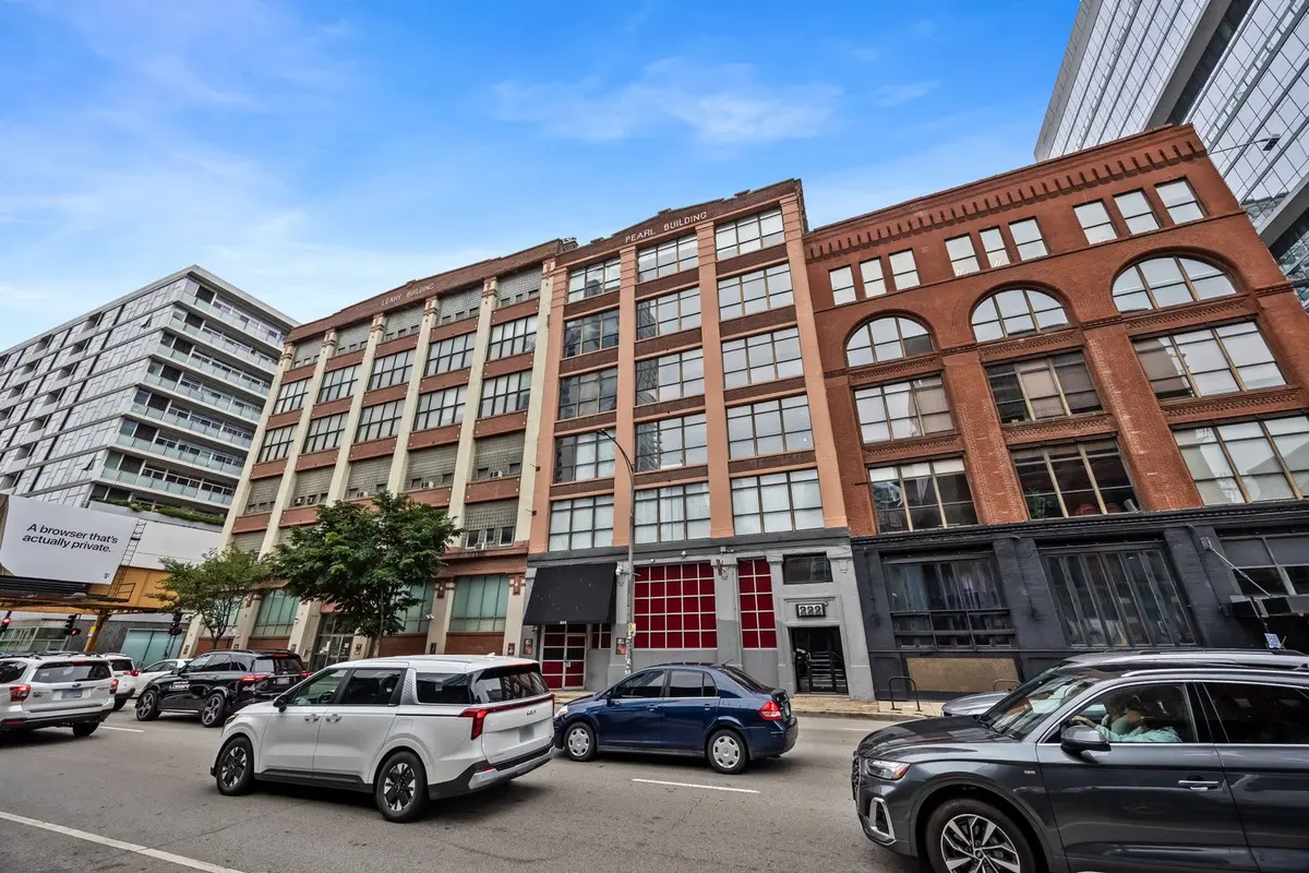 222 W Ontario Street