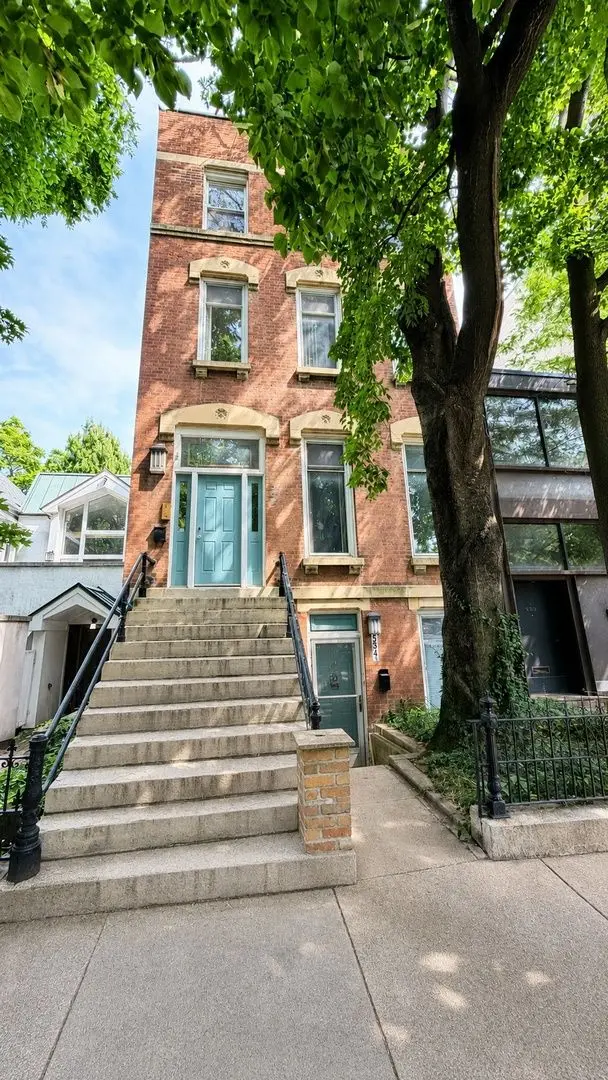 534 W Dickens Street