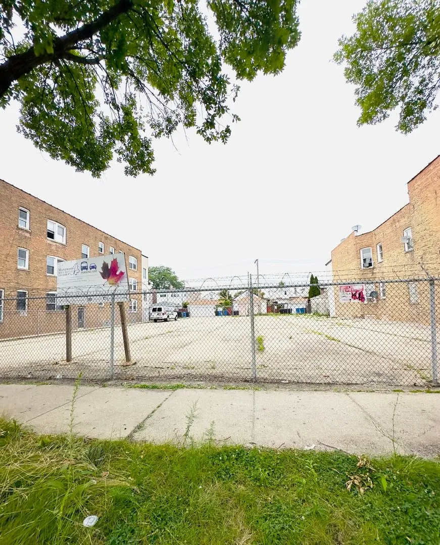 4918-22 W Diversey Avenue