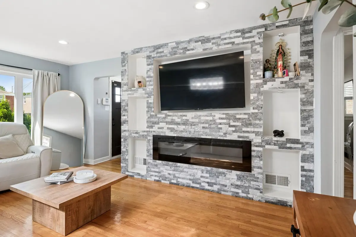3738 W 83rd Place