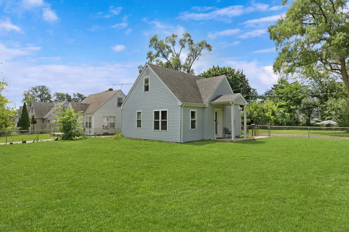 901 Flintwood Court