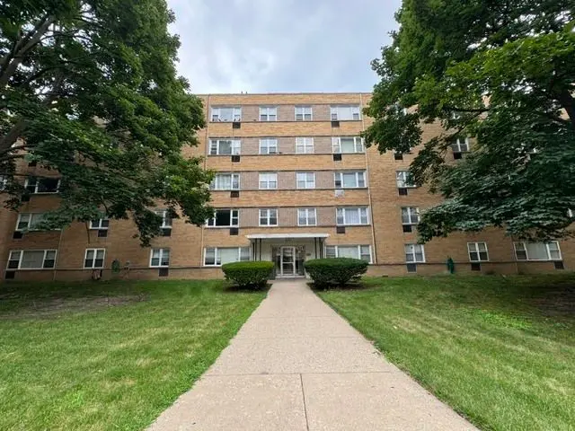 2025 W Granville Avenue