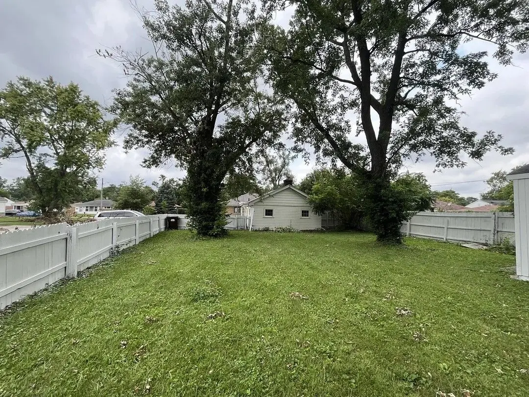 17609 Roosevelt Avenue